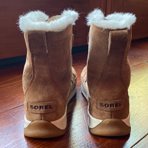 Sorel Youth Whitney II Joan Lace Boot, in Velvet Tan, SZ 5 - Picture 2 of 14